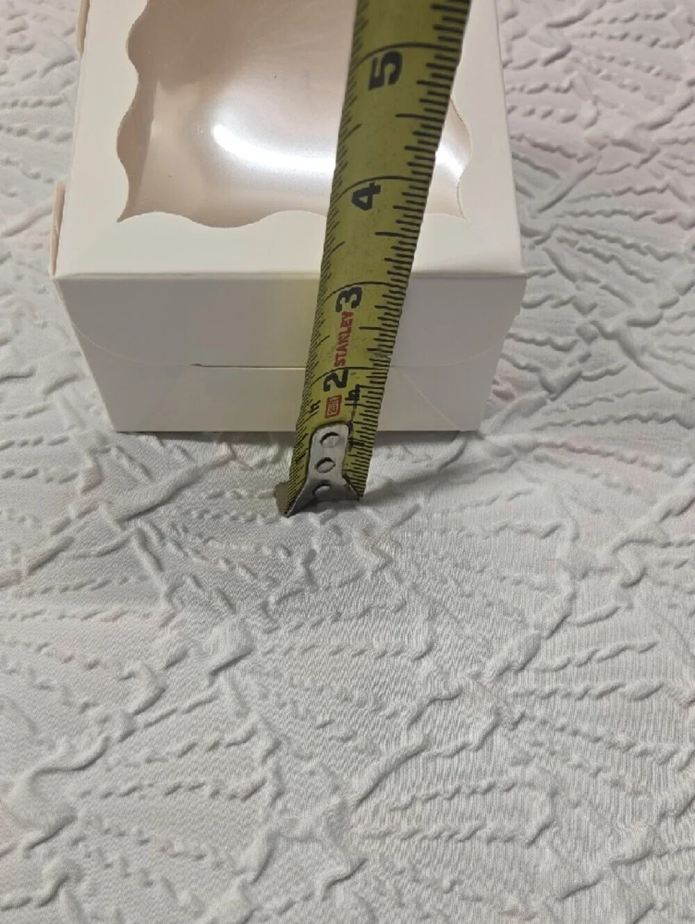 White Scalloped Window Favor Boxes - 50 Pack 4x4x2